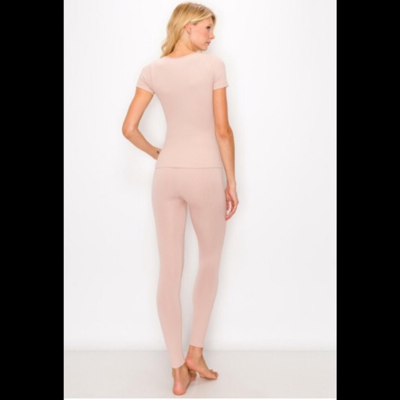 Seamless Ribbed Tee and Leggings Set Rose Pink NEW - Picture 2 of 3